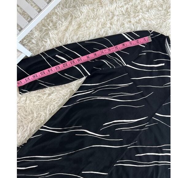 Alfani Women's Size M 3/4 Sleeve Black and White Graphic Tunic Blouse #0273 - Picture 10 of 10